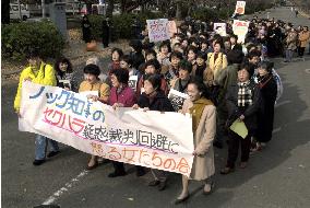 Women's group call for Osaka Gov. Yokoyama's resignation